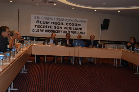 Tutsakların sesine ses verelim!