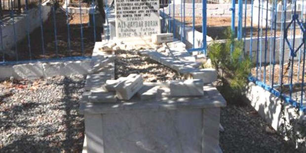 page izmirde-alevilerin-mezarlarina-saldiri 864218285